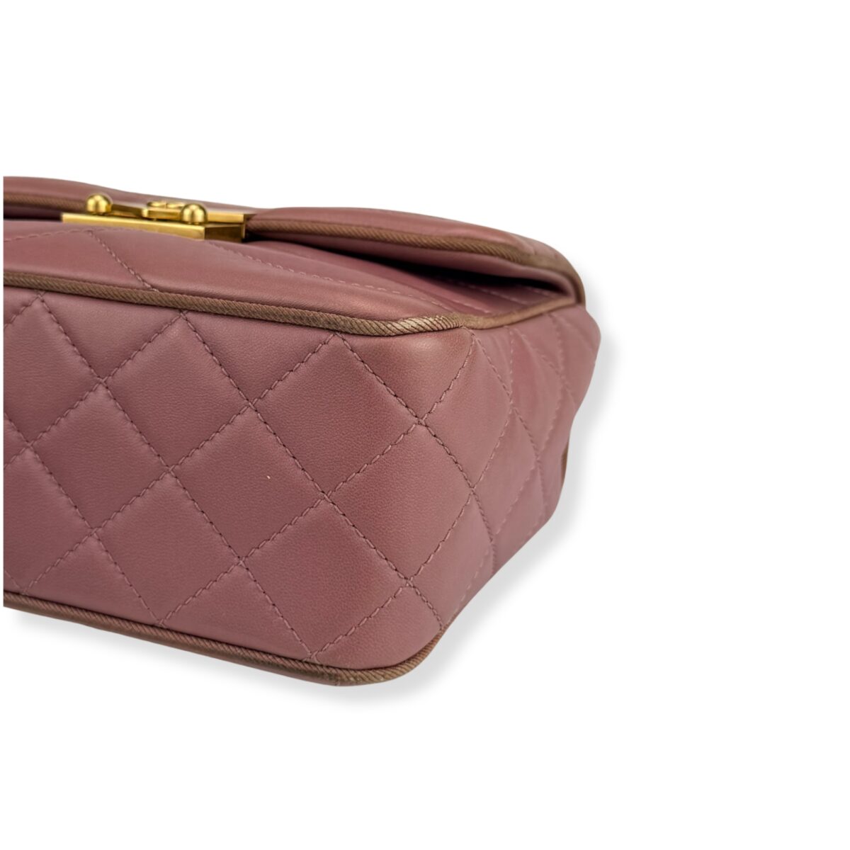 chanel | 乾燥玫瑰色壓釦方胖子