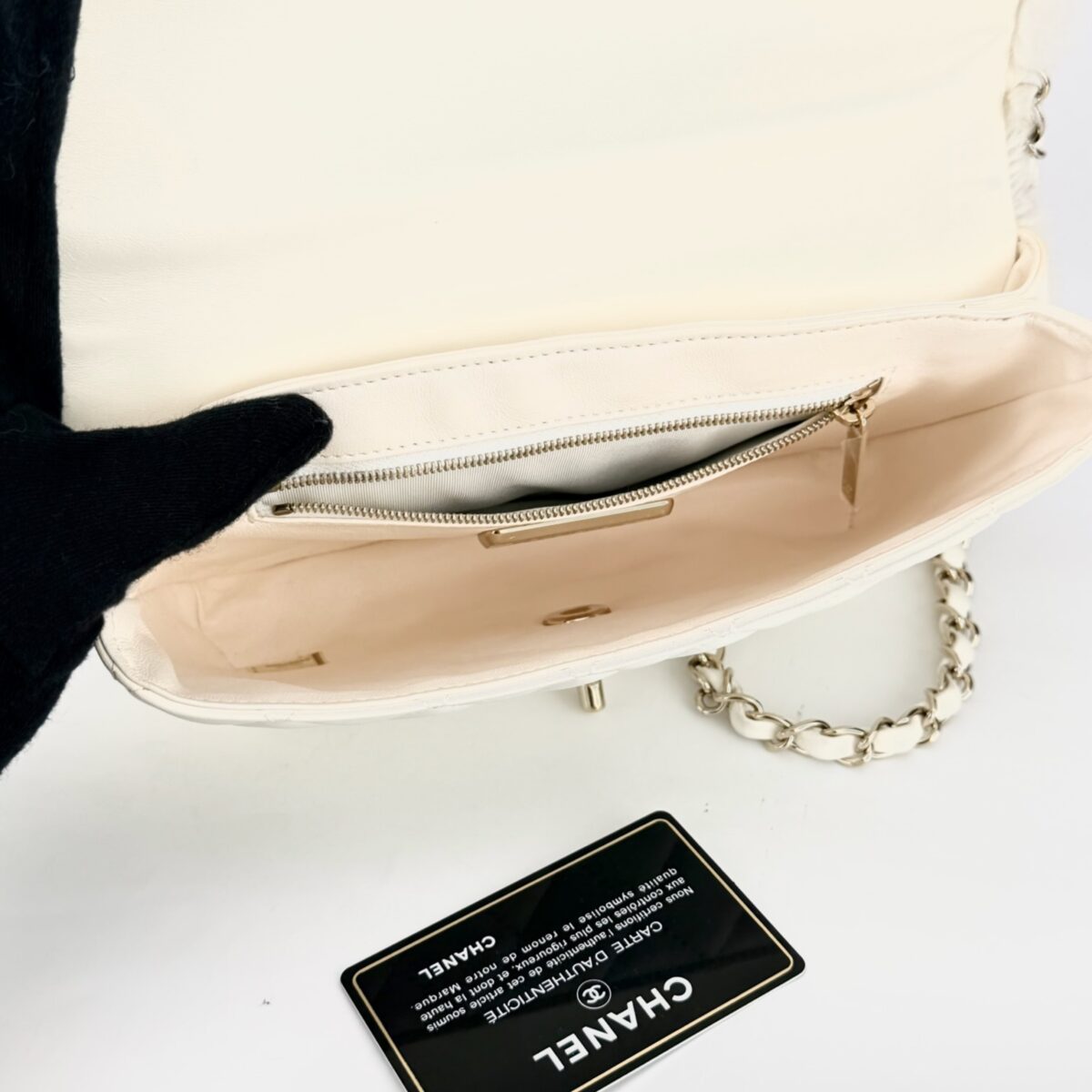 chanel | 白色兔毛小handle